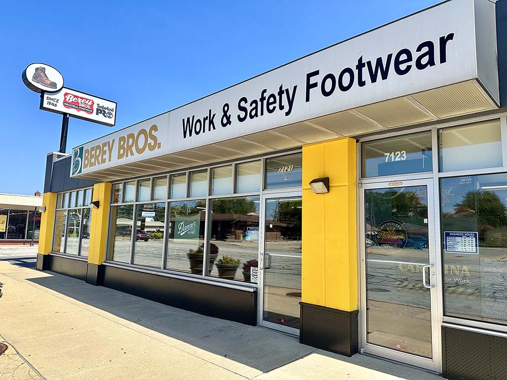 Insulated safety boots